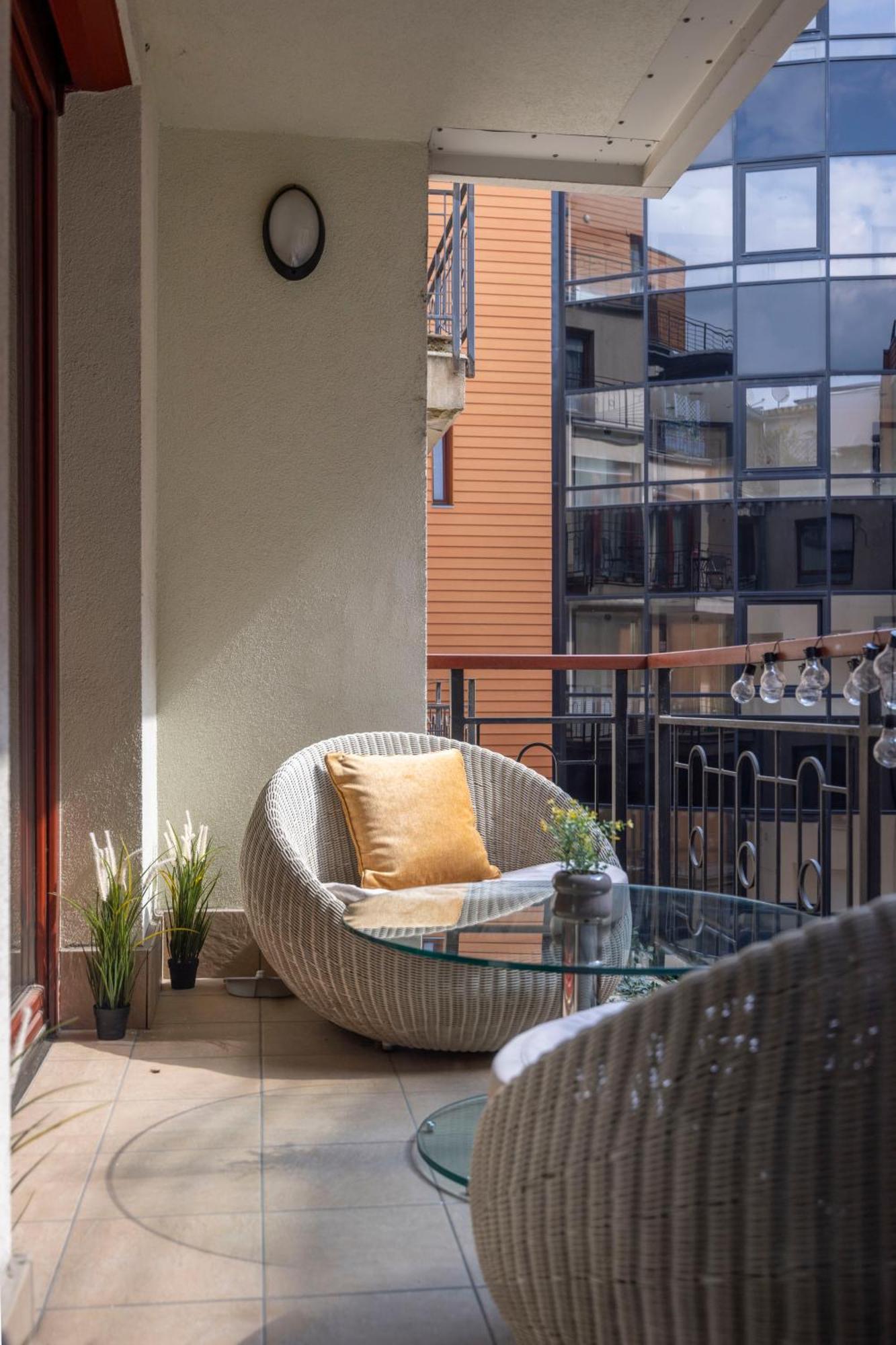 Exclusive Central Suite With Balcony By Prestige Homes Budapest Luaran gambar